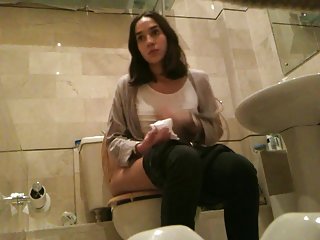 Varjatud kaamera külaliste tualett, peidetud wc porno, scat pising online