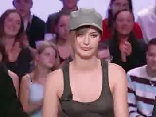 Vaata videot sugu louise bourgoin armas rindade porn fotod, vannitoaga